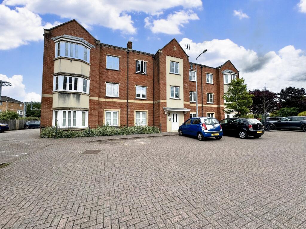 2 bedroom flat for sale in Goetre Fawr, Radyr, Cardiff CF15 8ET, CF15