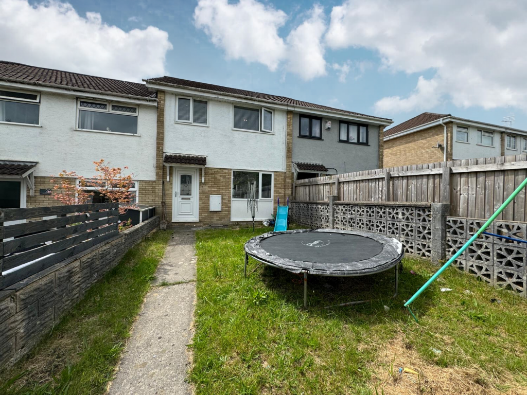 3 bedroom terraced house for sale in Kidwelly Grove, Castle Park