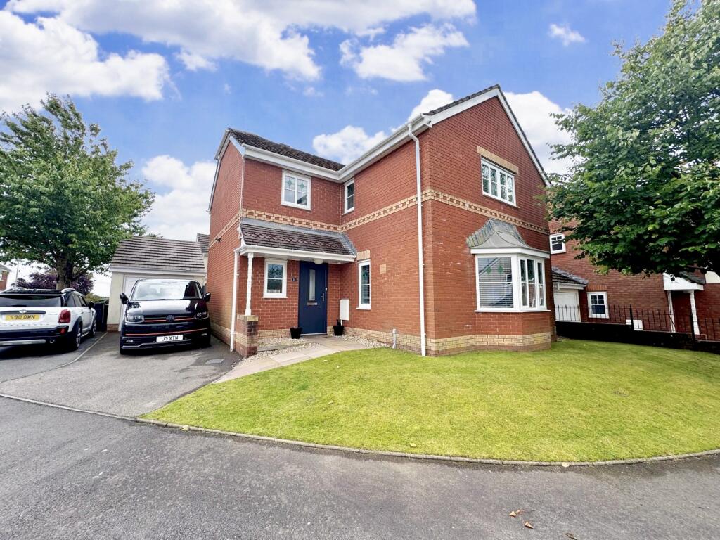 4 bedroom detached house for sale in Heather Court, Quakers Yard