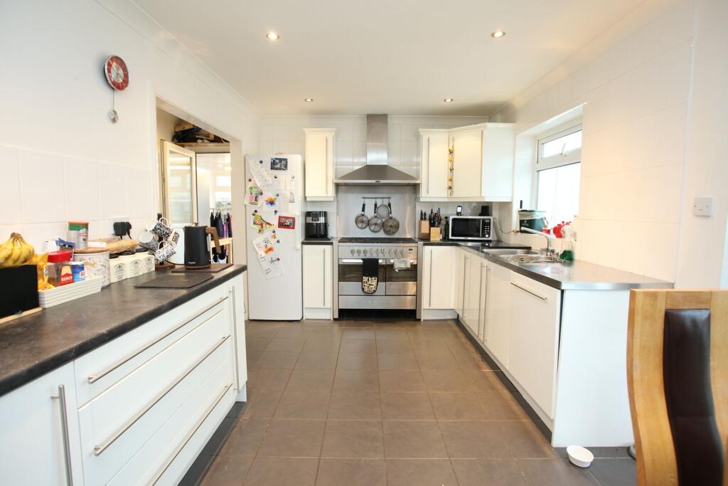 Additional property image - Coed Yr Esgob, Llantrisant, Pontyclun