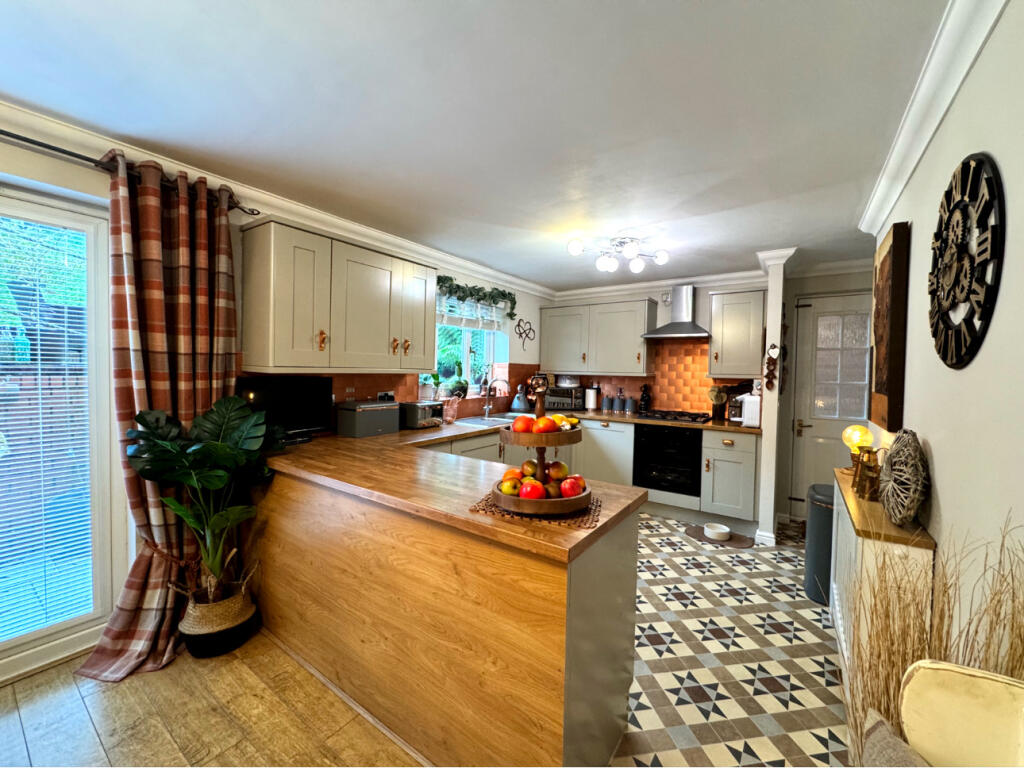 Additional property image - Golygfa'R Eglwys, Pontypridd