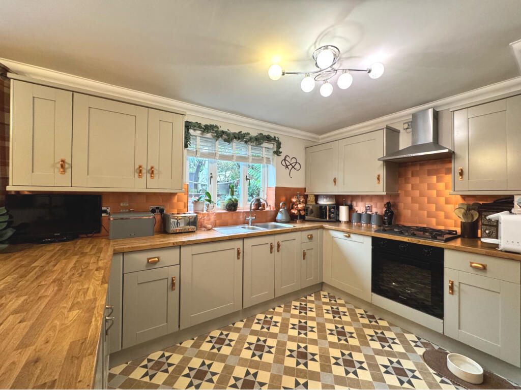 Additional property image - Golygfa'R Eglwys, Pontypridd