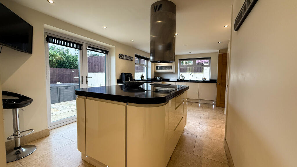 Additional property image - Orchard House, Pentwyn Road, Treharris, CF46 5BT