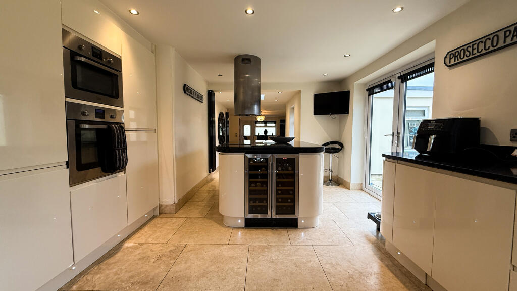 Additional property image - Orchard House, Pentwyn Road, Treharris, CF46 5BT