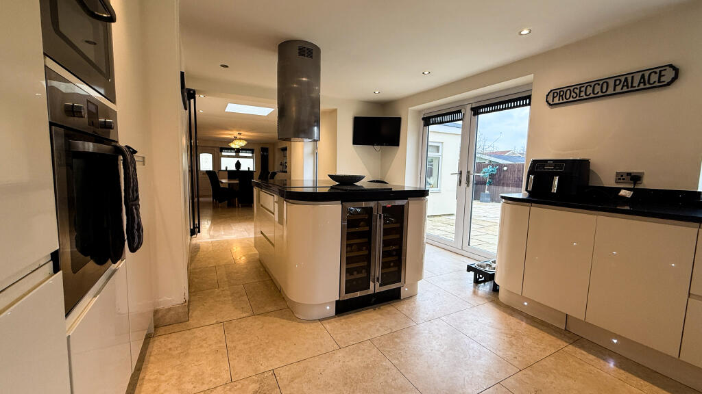 Additional property image - Orchard House, Pentwyn Road, Treharris, CF46 5BT