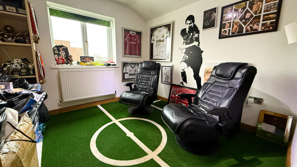 Additional property image - Orchard House, Pentwyn Road, Treharris, CF46 5BT