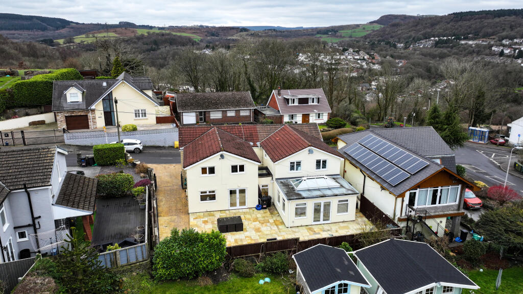 Additional property image - Orchard House, Pentwyn Road, Treharris, CF46 5BT
