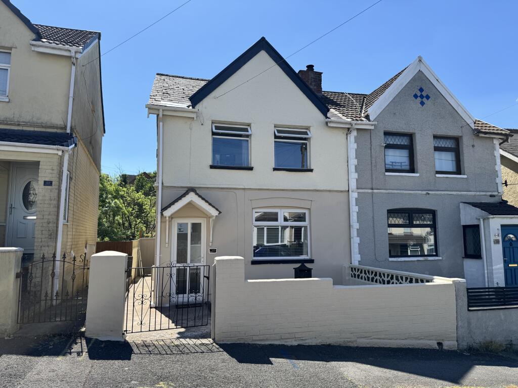 Main image of property: Thomas Street, Gilfach Goch, Porth
