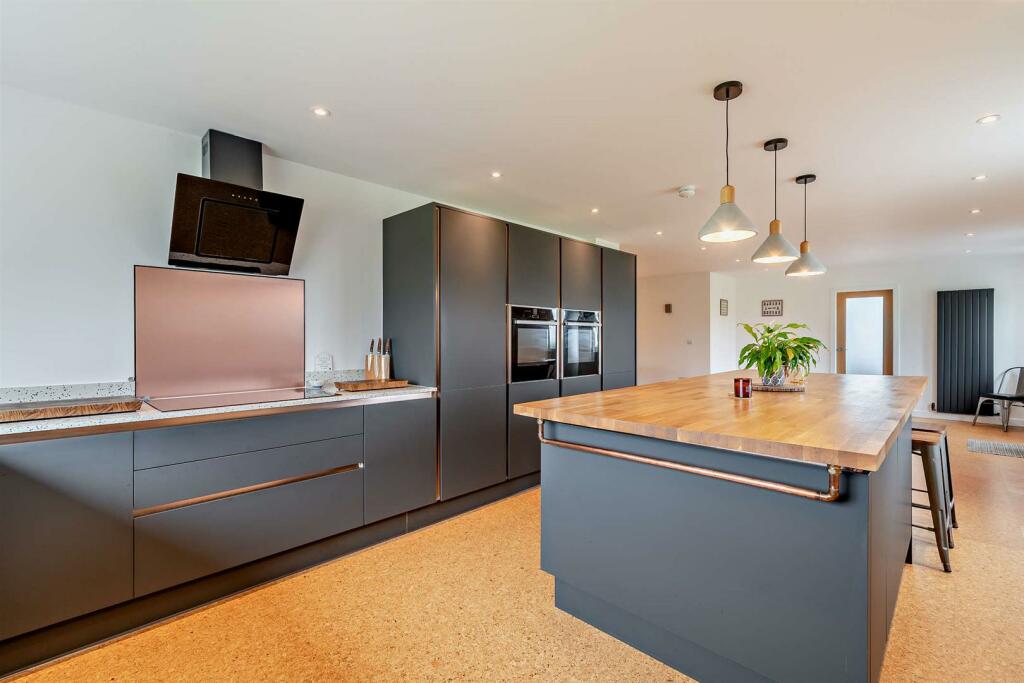 Additional property image - Ashton Lane, Ashton, Chester