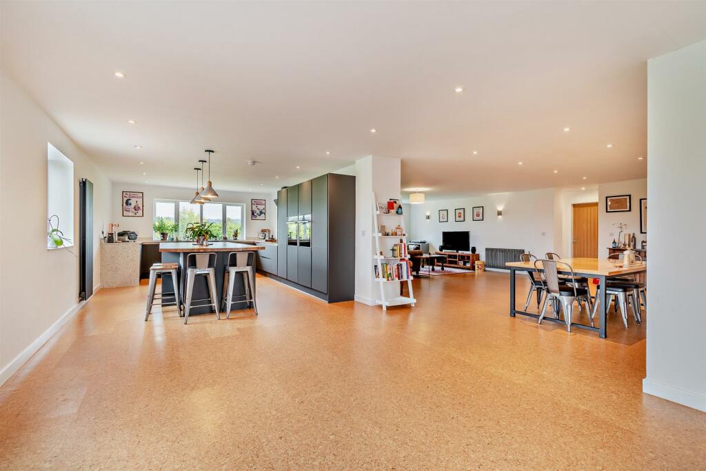 Additional property image - Ashton Lane, Ashton, Chester