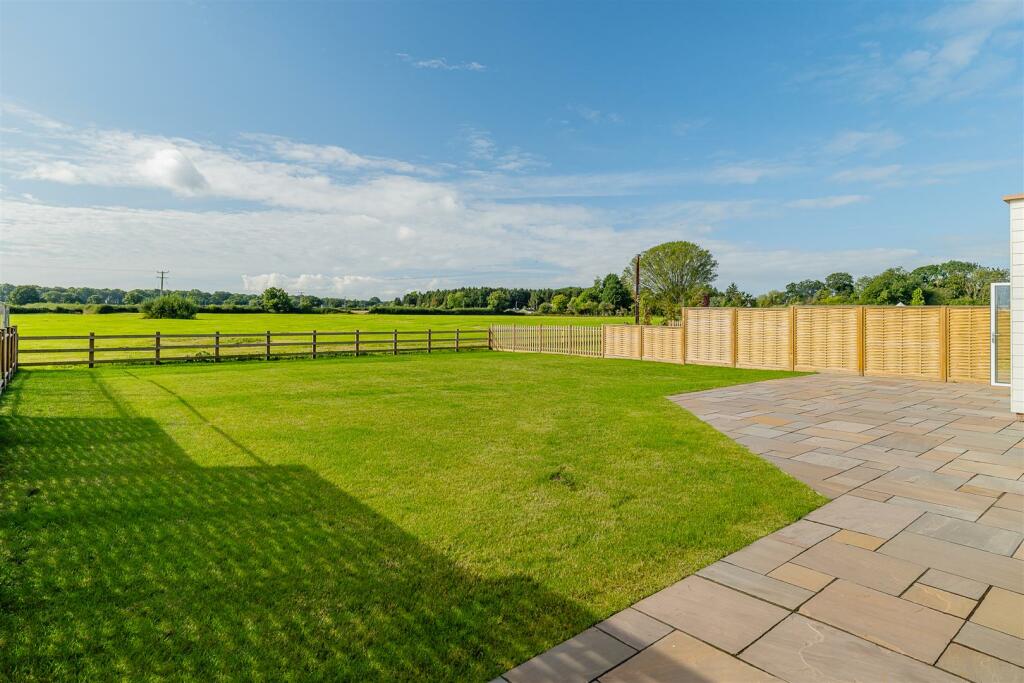 Additional property image - Belgrave Garden Mews, Pulford, Chester