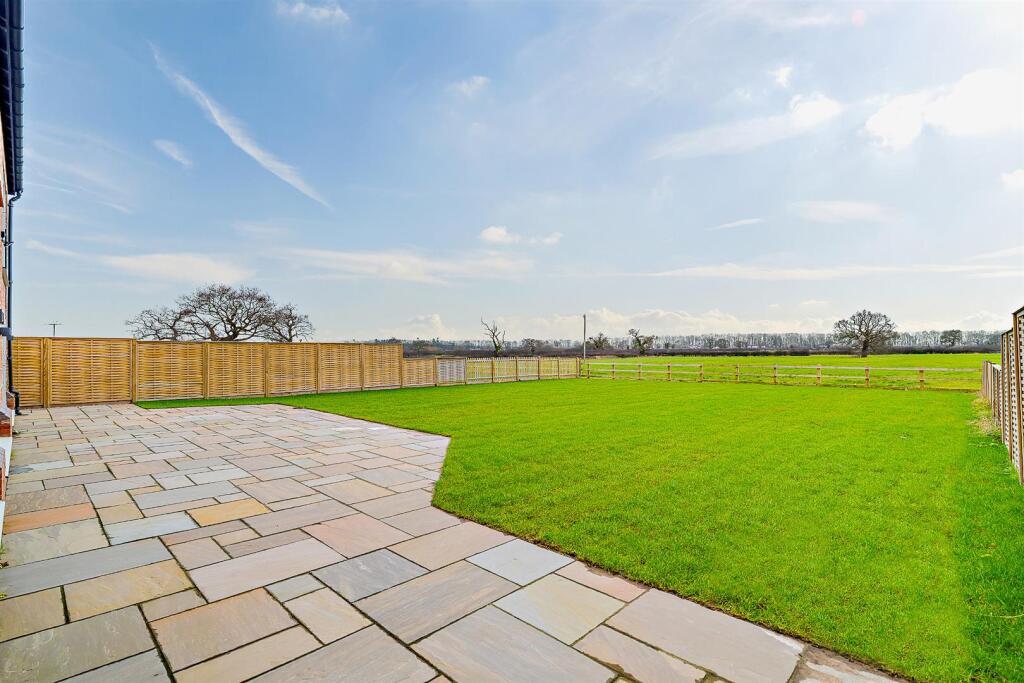 Additional property image - Belgrave Garden Mews, Pulford, Chester
