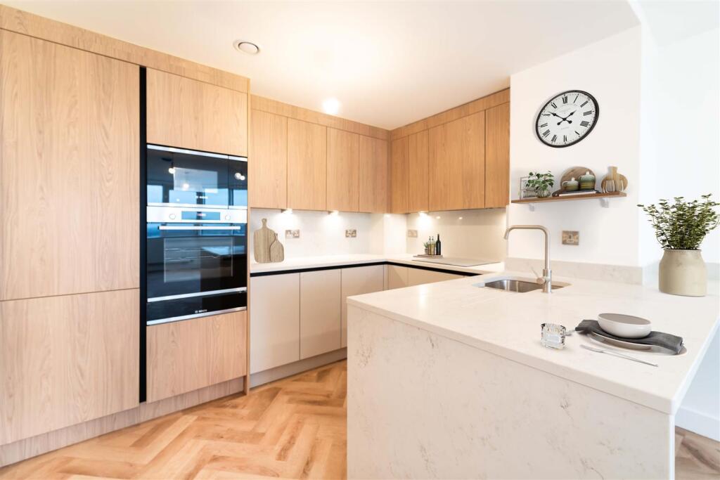 Additional property image - 19 Centurion House, Northgate Street, Chester