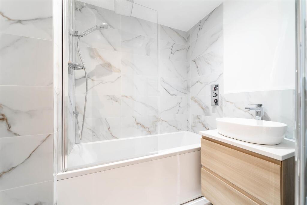 Additional property image - 19 Centurion House, Northgate Street, Chester