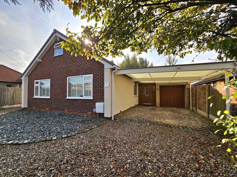 5 bedroom detached house for sale in Moss Lane, Hesketh Bank, Preston, PR4