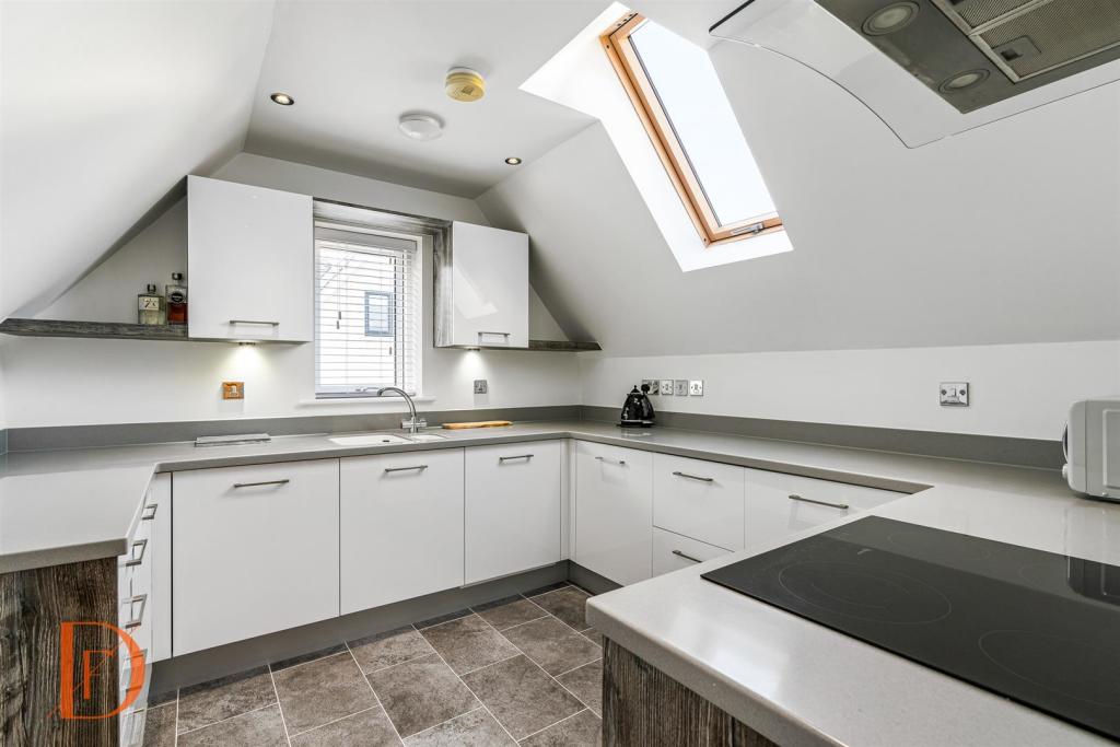 2 bedroom flat for sale in Centre Drive, Epping, CM16