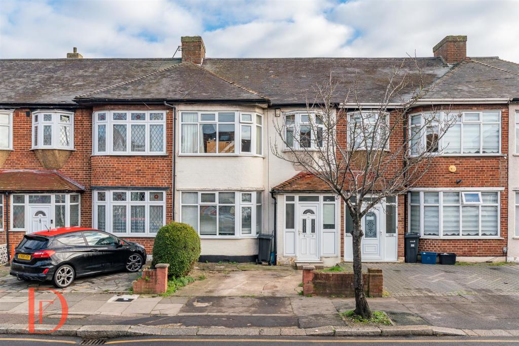 3 bedroom terraced house for sale in Craven Gardens, Barkingside, IG6