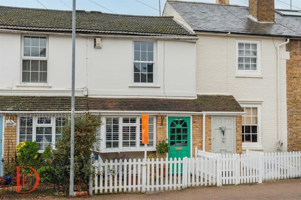 2 bedroom house for sale in Forest Road, Loughton, IG10