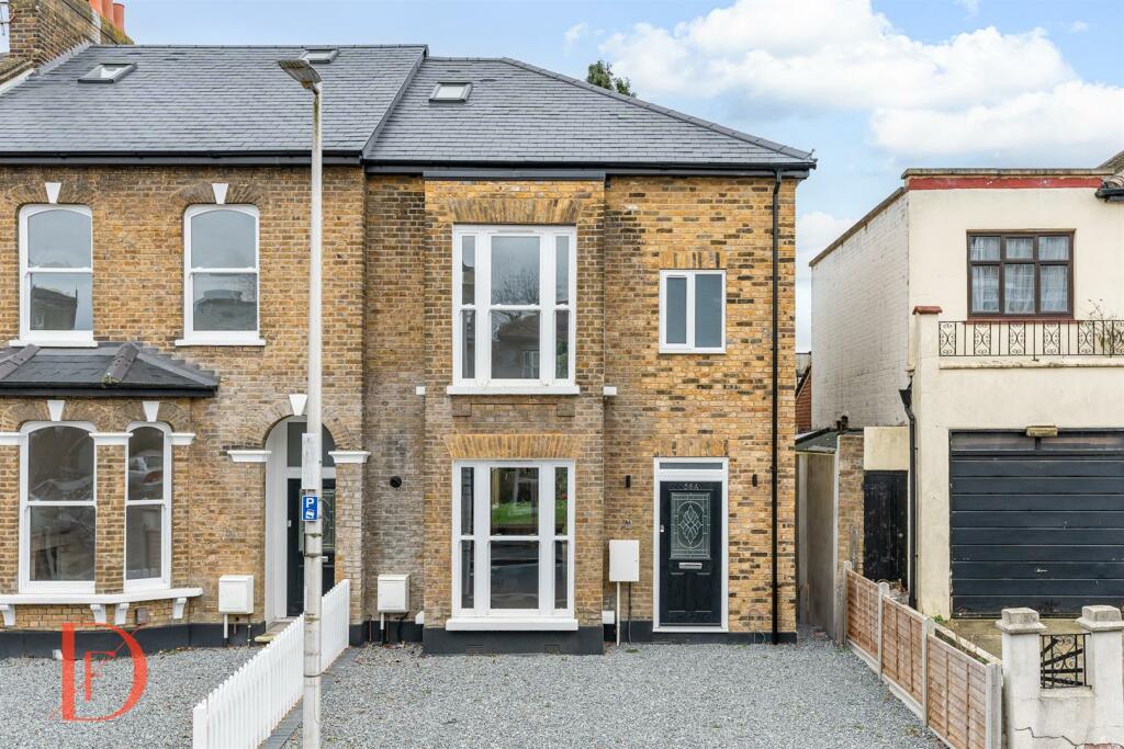 4 bedroom house for sale in Chelmsford Road, London, E18