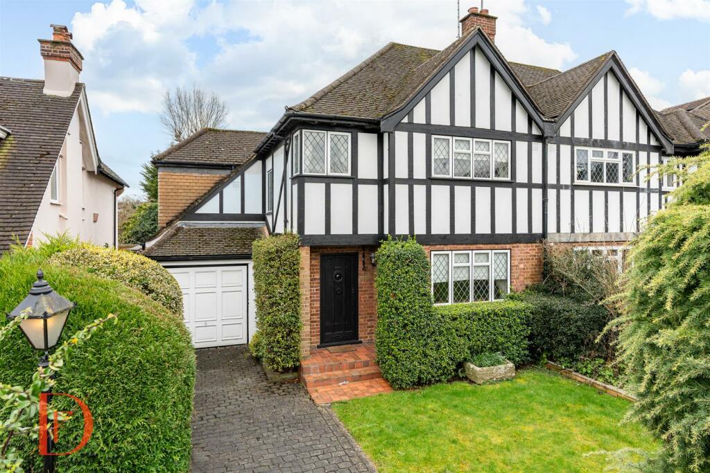4 bedroom semidetached house for sale in Spring Grove, Loughton, IG10