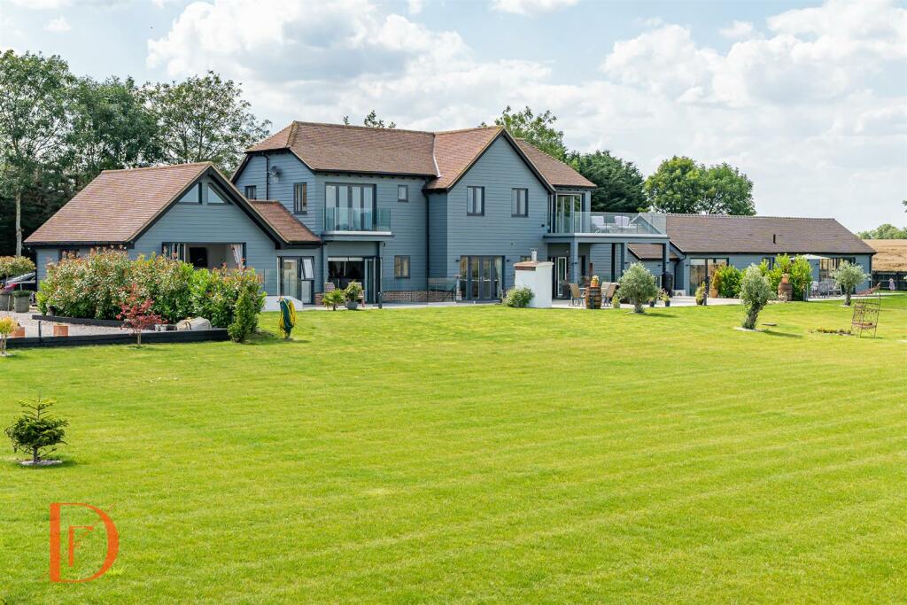6 bedroom detached house for sale in Woodend Lane, Beauchamp Roding