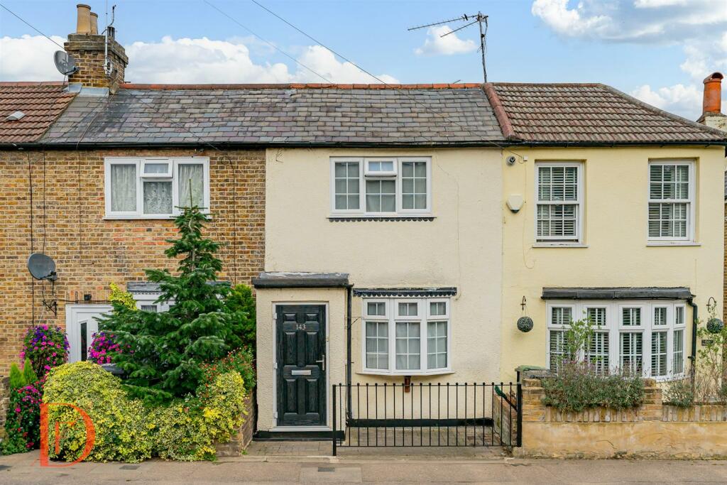 2 bedroom house for sale in Forest Road, Loughton, IG10