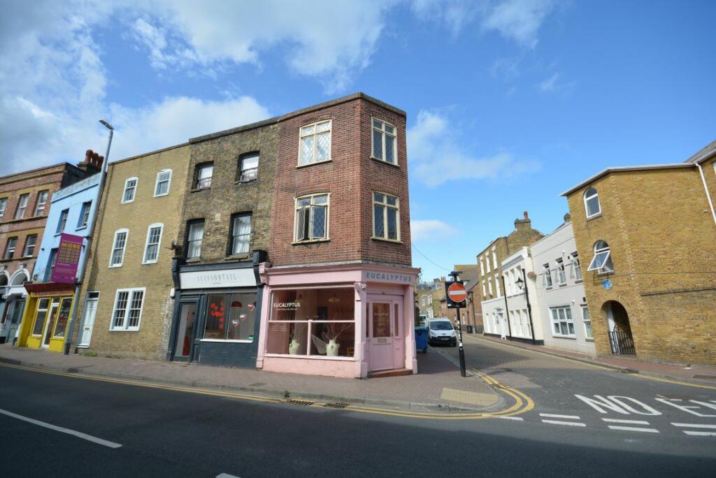 2 bedroom flat for rent in Hawley Street, Margate, CT9 1PH, CT9