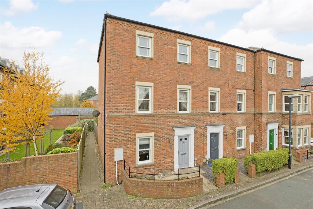 Main image of property: 9 Fairgray Close, Ripon