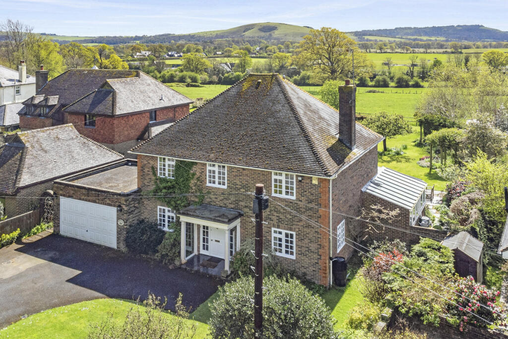 5 bedroom detached house for sale in Albourne Road, Hassocks, BN6
