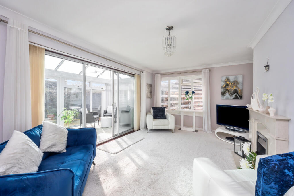 Additional property image - Central Avenue, Worthing, BN14