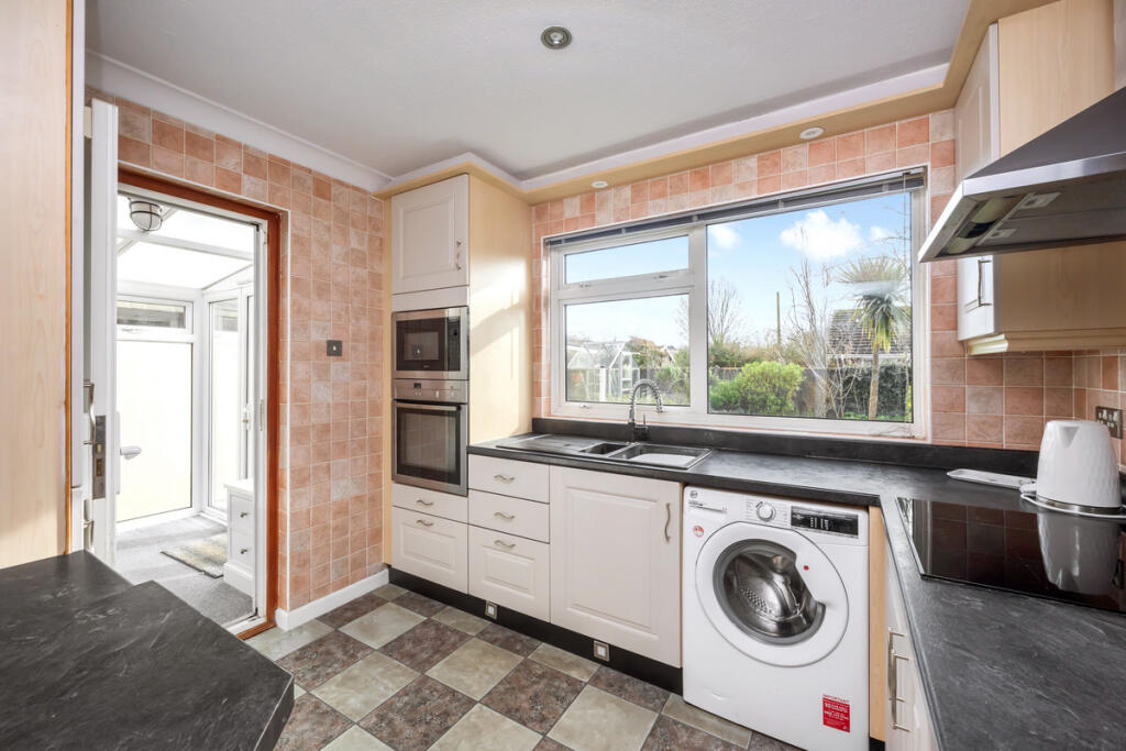 Additional property image - Central Avenue, Worthing, BN14