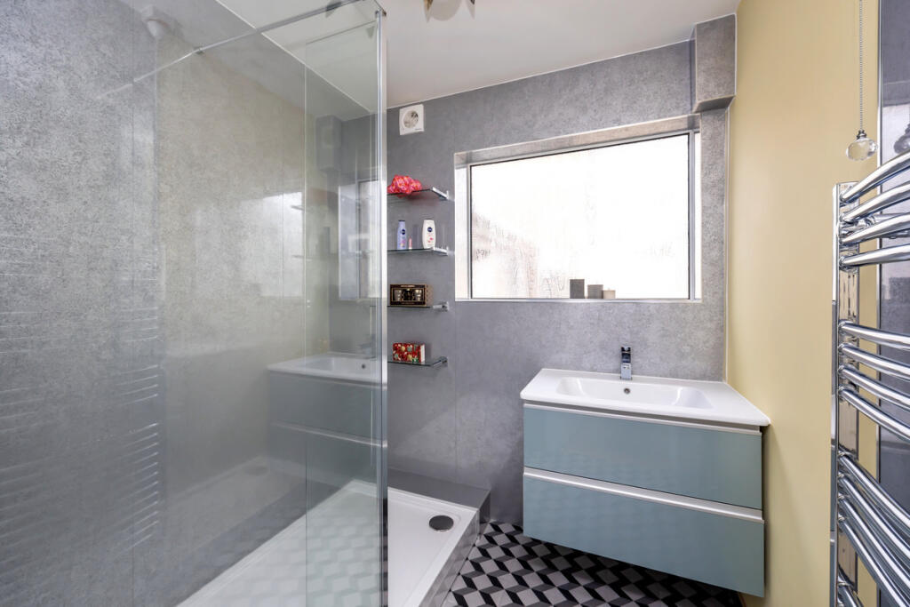 Additional property image - Central Avenue, Worthing, BN14