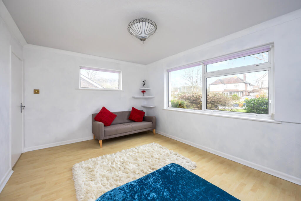 Additional property image - Central Avenue, Worthing, BN14