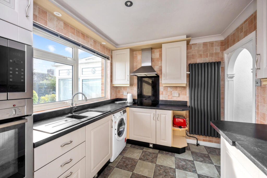 Additional property image - Central Avenue, Worthing, BN14