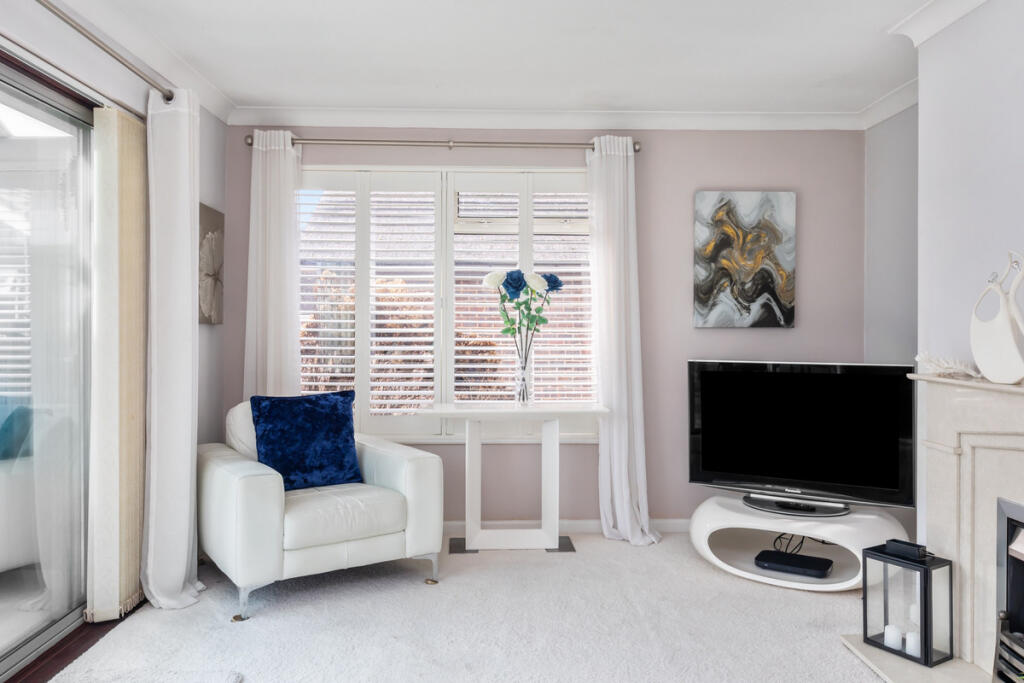 Additional property image - Central Avenue, Worthing, BN14