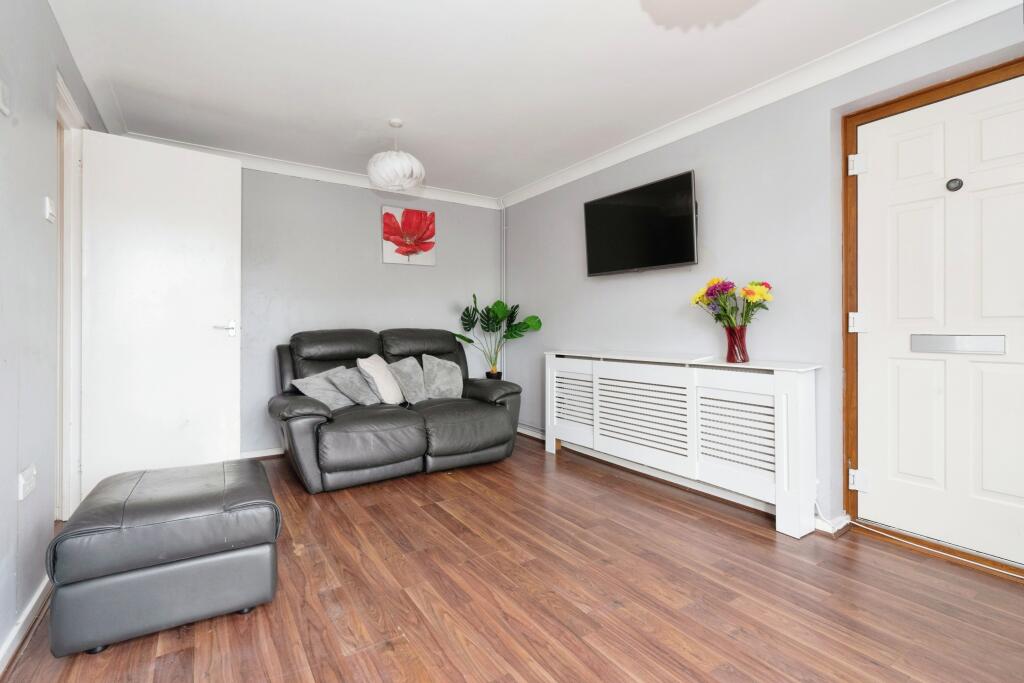 1 bedroom maisonette for rent in Harrow Road, Leytonstone, E11