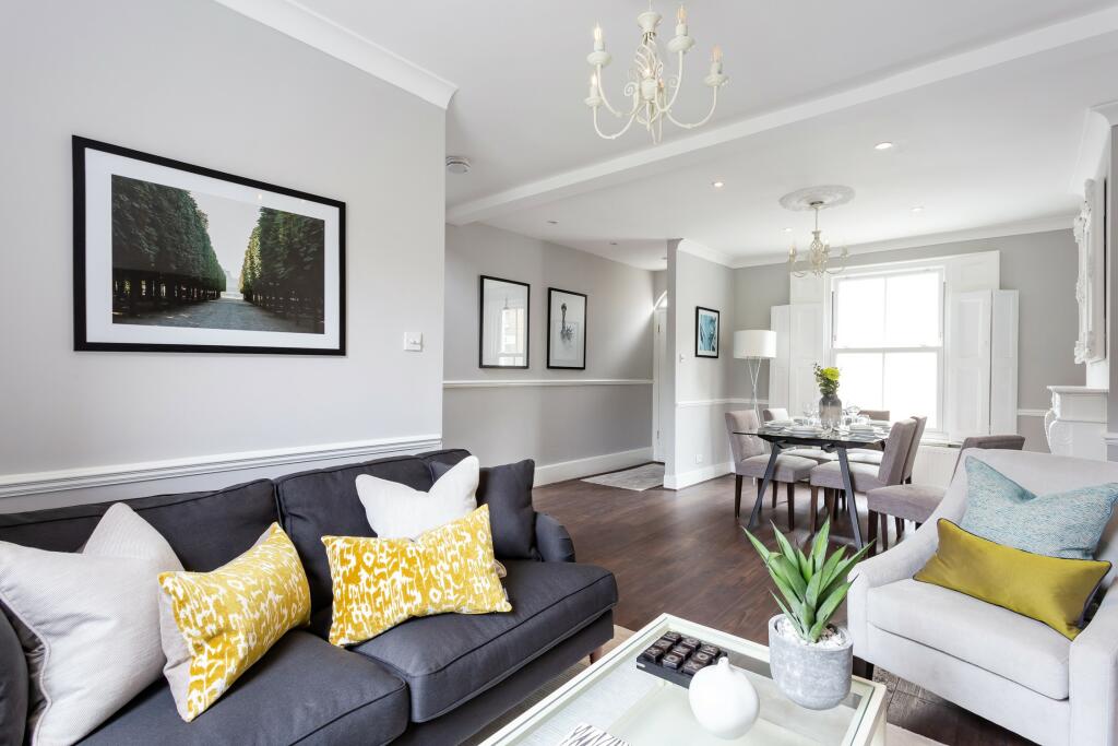 3 bedroom town house for rent in Balls Pond Road, N1