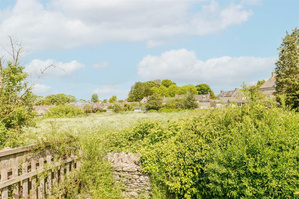 2 bedroom house for sale in Tetbury Street, Minchinhampton., GL6