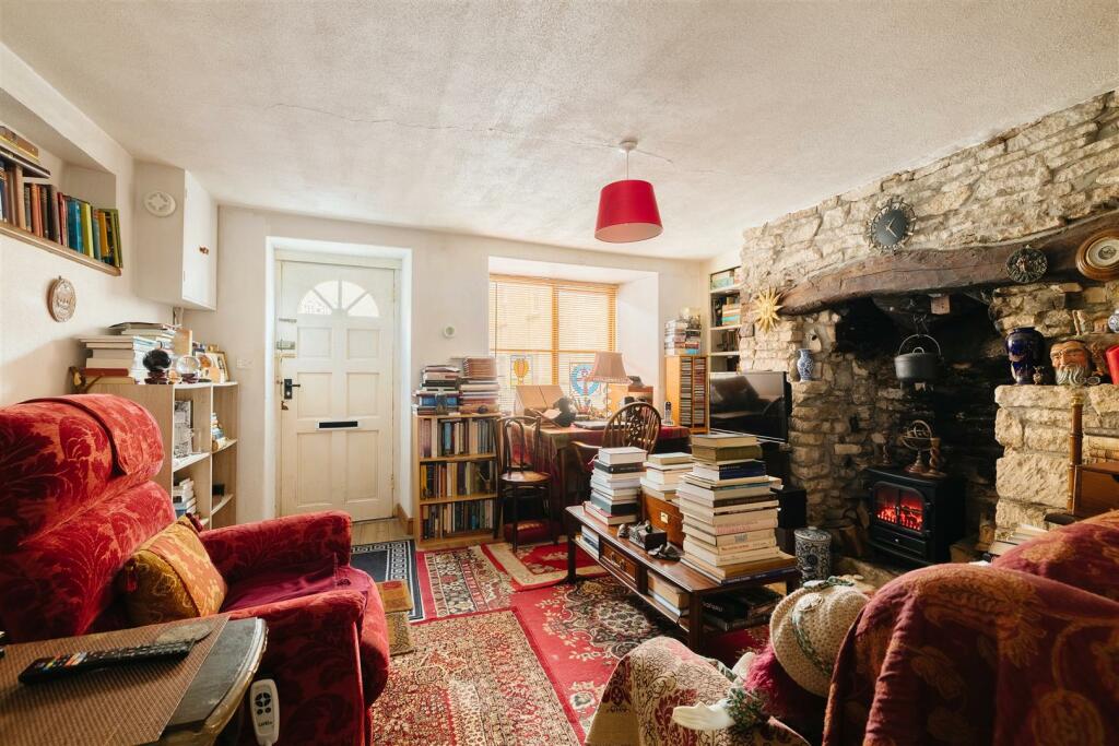 2 bedroom house for sale in Tetbury Street, Minchinhampton., GL6