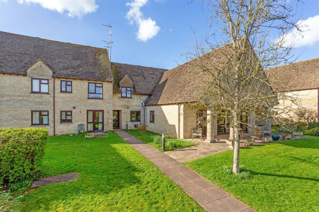 2 bedroom retirement property for sale in Cecily Court, Minchinhampton