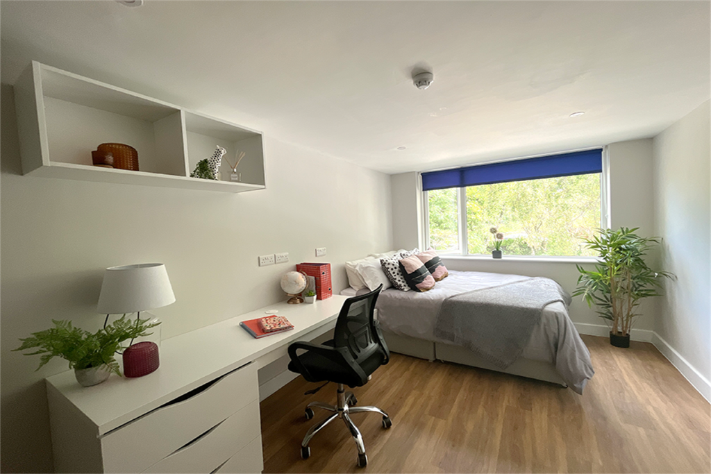 Studio flat for rent in 1 bedroom property in Bijou, Bradford, BD5