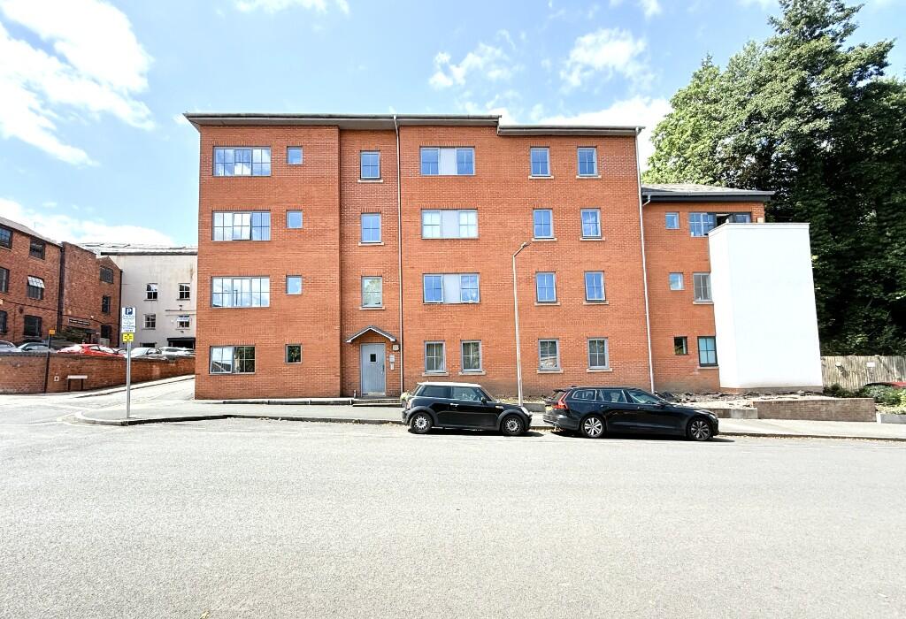 Main image of property: Flat 14, Birchfield House, Hopes Carr, Stockport, Greater Manchester, SK1
