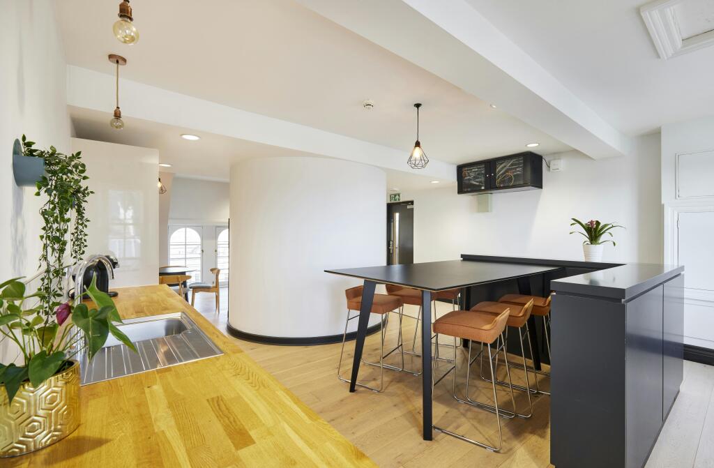 LEEMING BUILDING_HLA4692_HRp.jpg