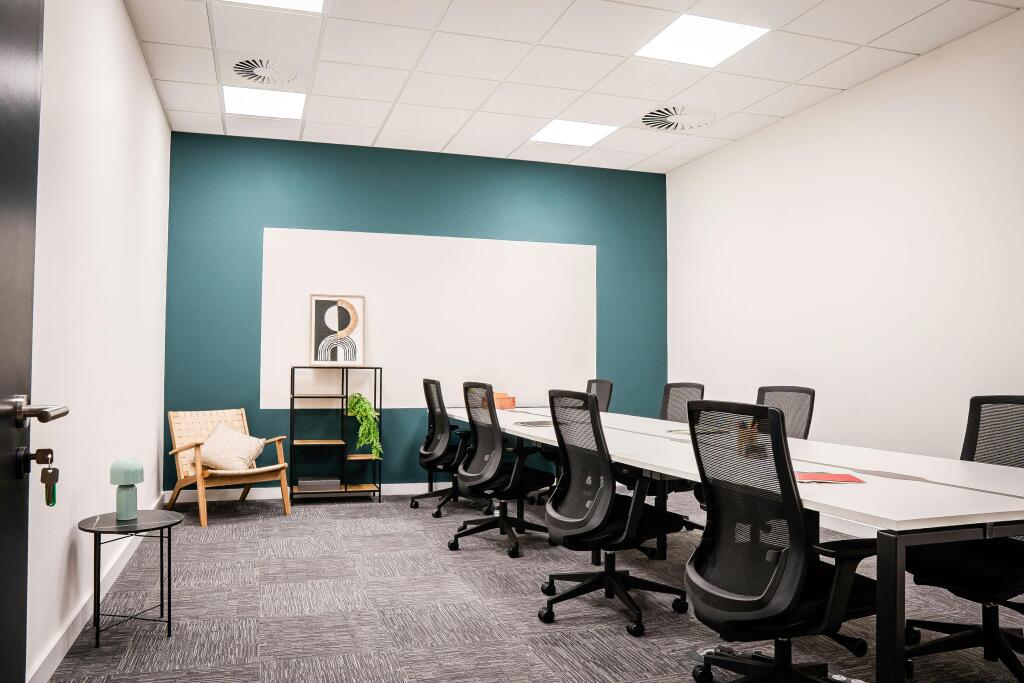 WhiteRose Suite 4 (8 Desk).jpg