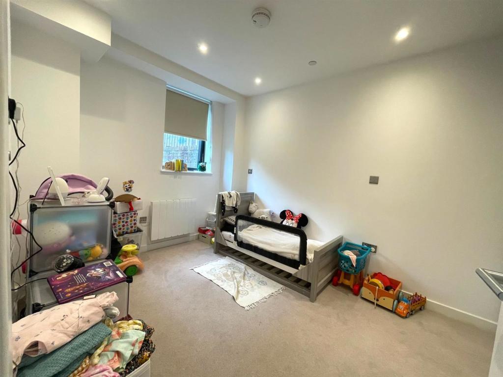 2 bedroom apartment for sale in Rockingham Road, Uxbridge, UB8