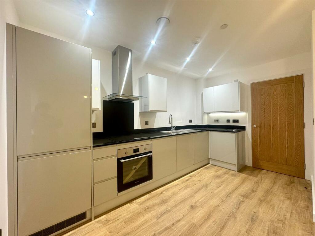Additional property image - 6 Camden Drive, Birmingham