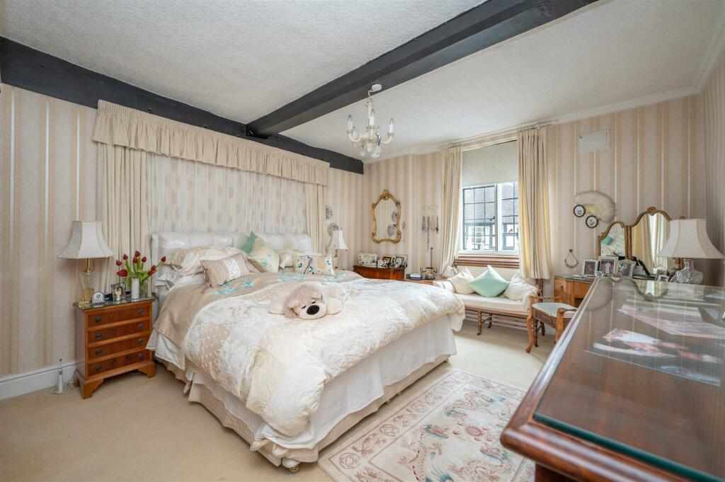 4 bedroom house for sale in Henley Street, Alcester, B49