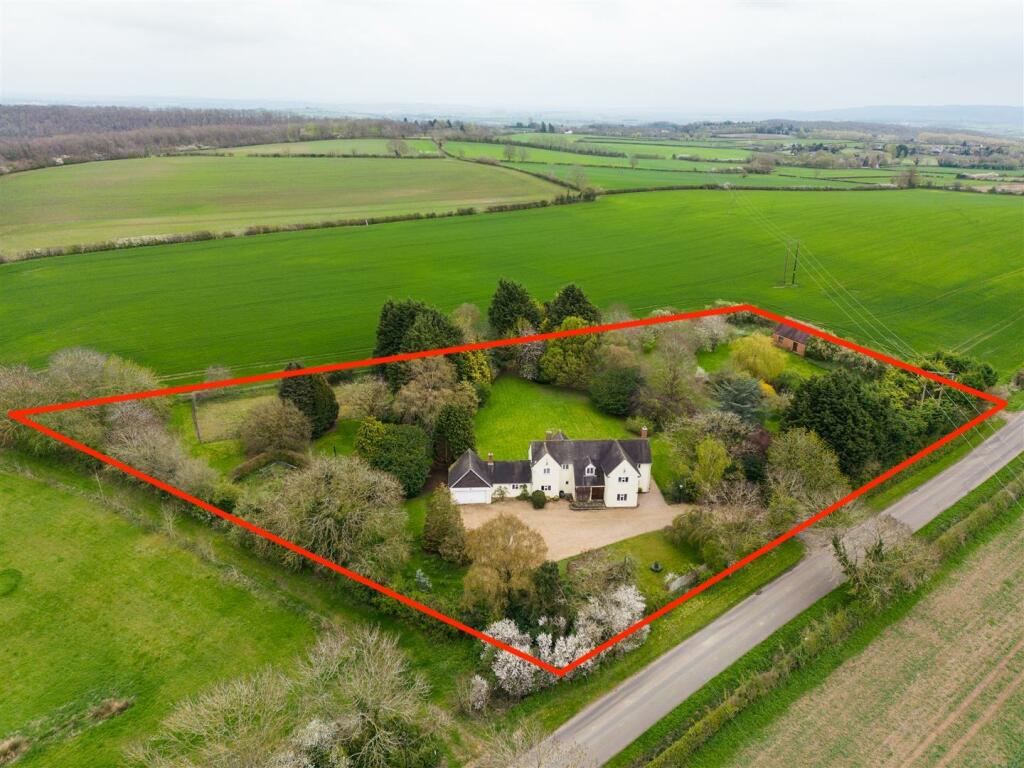 5 bedroom detached house for sale in Haselor, Alcester, Warwickshire, B49