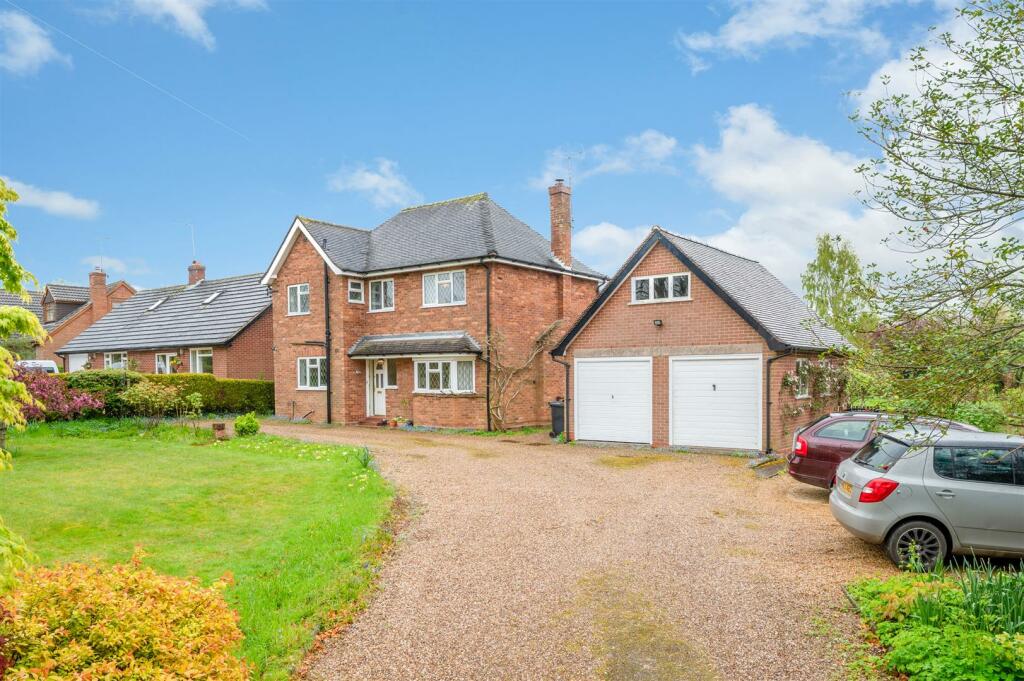 4 bedroom detached house for sale in Wood Lane, Astwood Bank, Redditch, B96