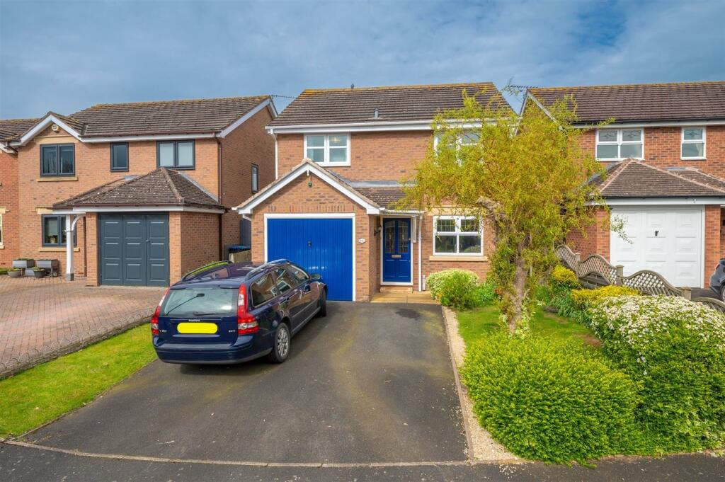 3 bedroom detached house for sale in Stone Pits Meadow, Wilmcote, Nr